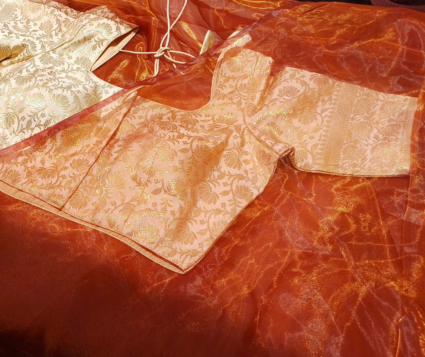 Champagner-Glow-Bluse