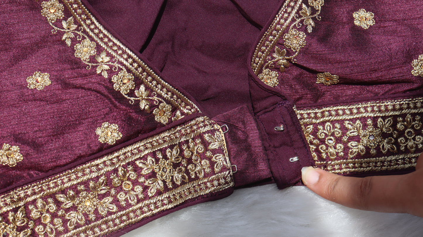 Image showing the clasp of a traditional brown blouse