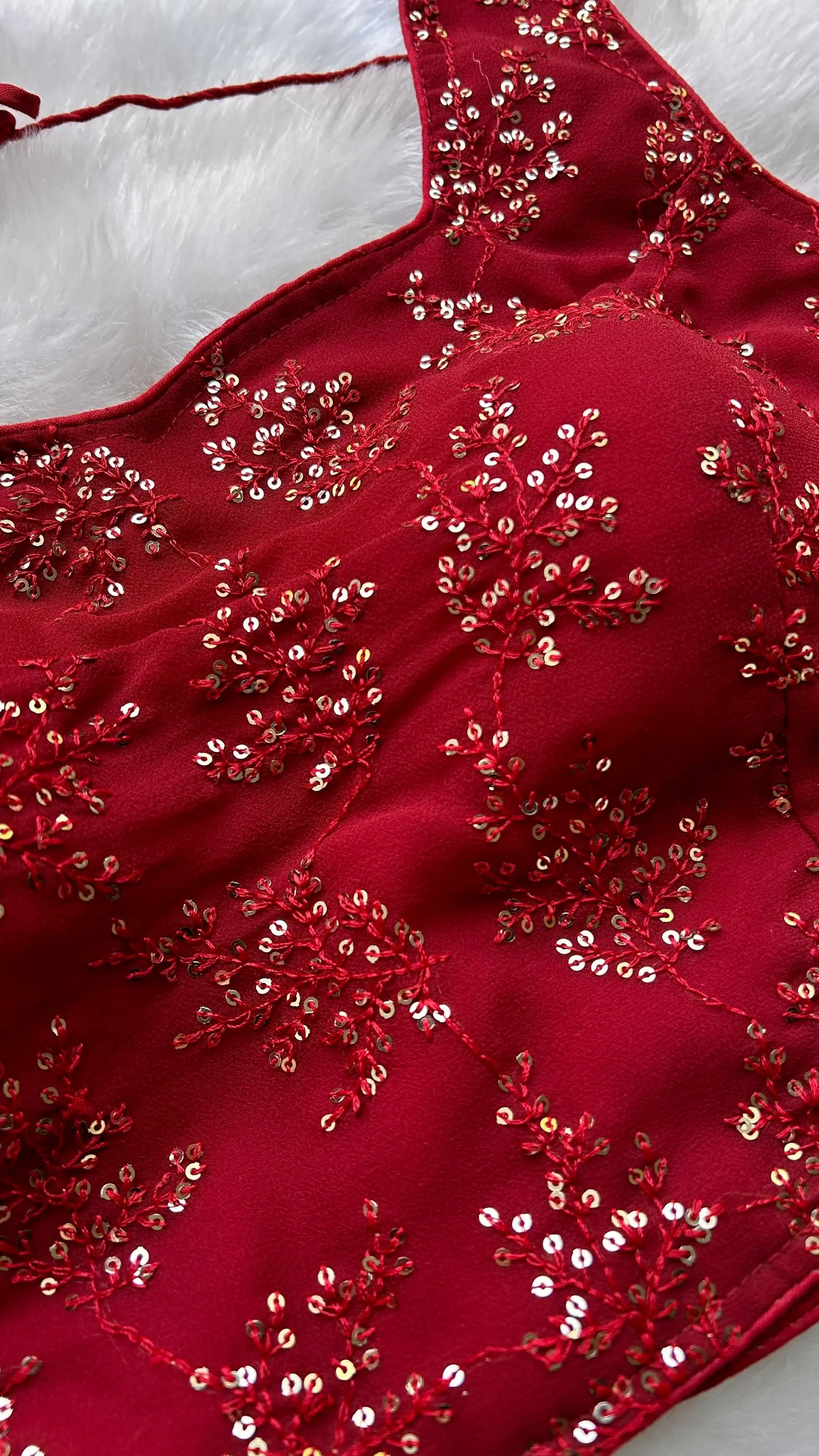 Kastanienbraune Bluse mit Sequenz: Noor-e-Gulab