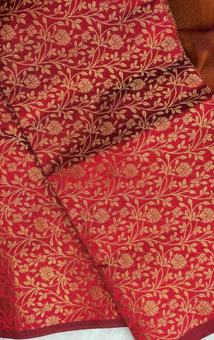 Blouse Material : Banaras Ki Queen Bee