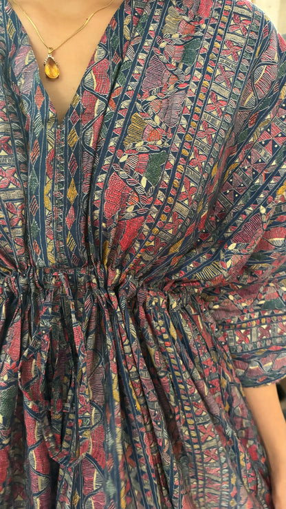 Eine kunstvolle Kleidung: Kleid in Einheitsgröße