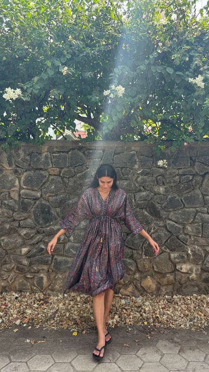 Eine kunstvolle Kleidung: Kleid in Einheitsgröße