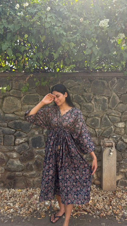 Eine kunstvolle Kleidung: Kleid in Einheitsgröße